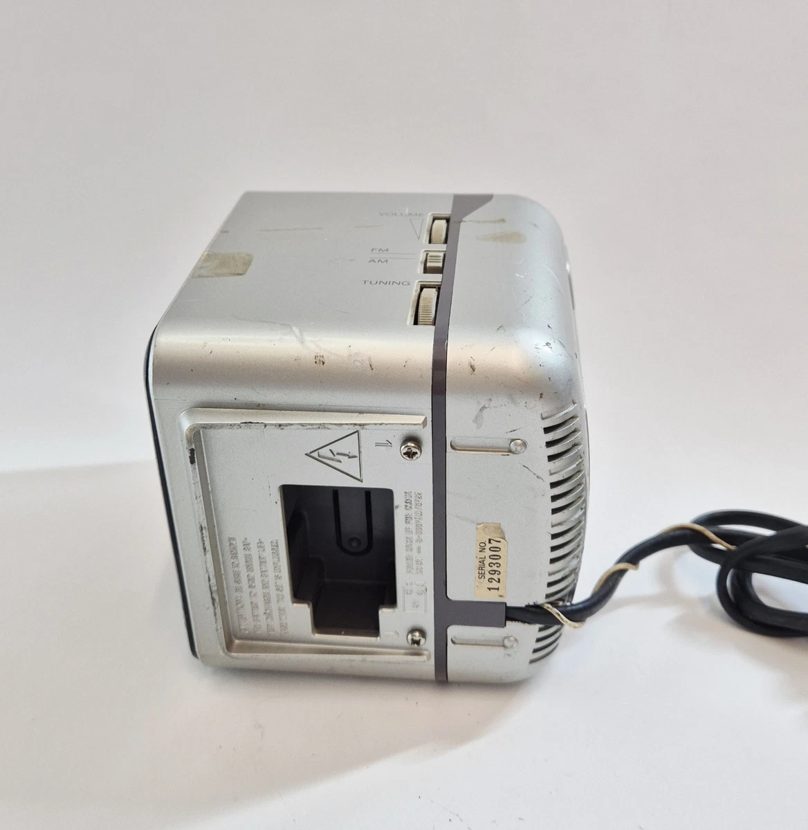 Radio despertador Sony modelo vintage DIGICUBE funciona con signos de tiempo de radio