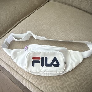 FILA White Waist Fanny Pack Zip Closure 3 Pockets Adjustable Strap Logo