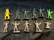 Vintage Army 2  Greenbrier International Plastic Toy Soldiers Lot Of 10