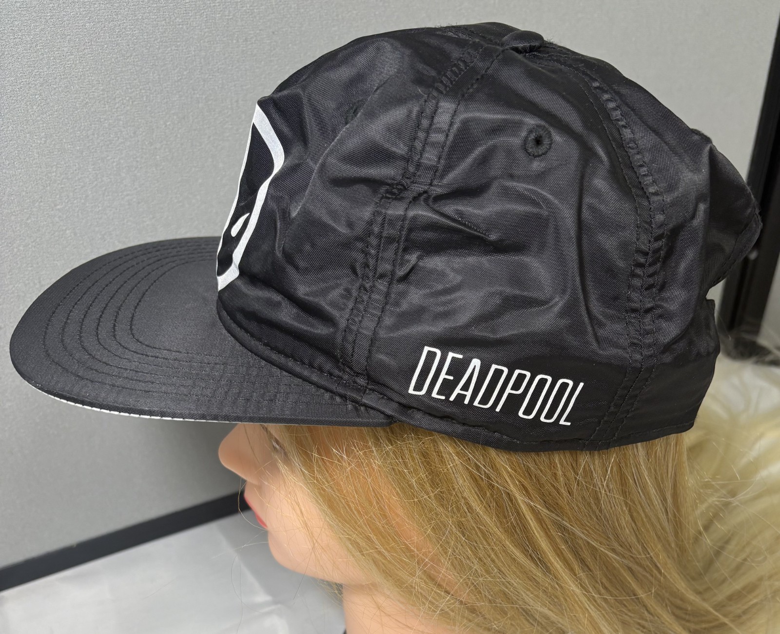 Marvel Deadpool Black Lightweight Polyester Black… - image 3