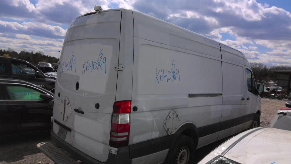 Capó MERCEDES SPRINTER 25 10 11 12 13 abollado Foto 4 de 4