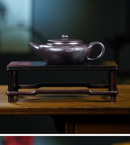 Yixing famous hand-made purple sand plum blossom pot 石黄刻绘梅花扁晨壶 范卫琴(国家工艺美术师)240cc - Picture 12 of 14