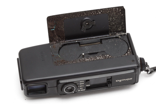 Minolta 16 MG-S Subminiature Camera with Manual & Display Case (AS-IS) #47057 - Picture 14 of 18