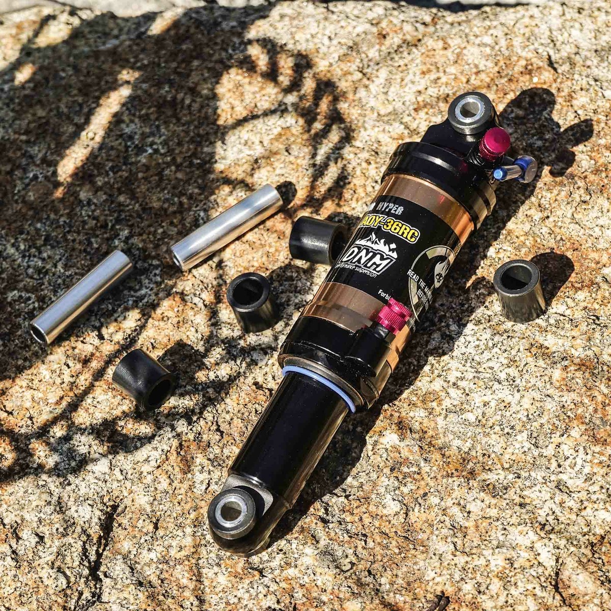 リアサスペンション　DNM　AO-25AR　エアサス　160mm Amazon.co.jp: DNMダンピング2システム マウンテンバイク リア