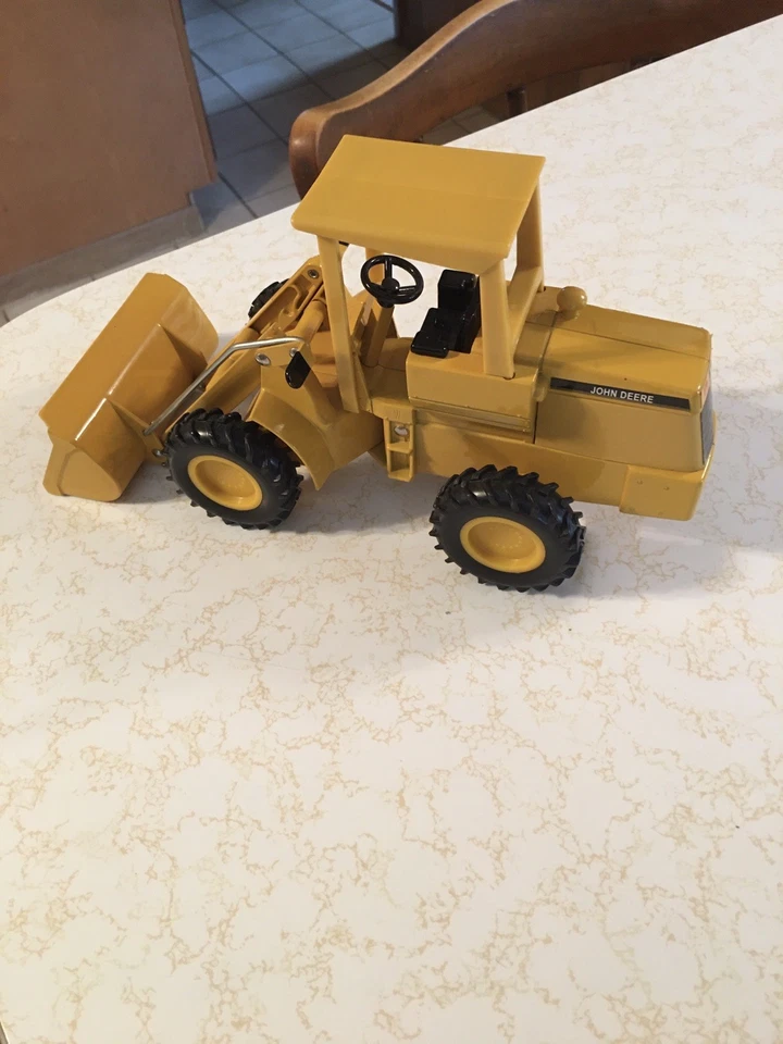 ERTL , DEERE , LOADER . BRAND NEW . NO BOX . - Image 2 of 4