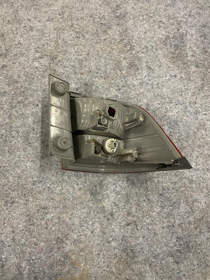 Conjunto de luz trasera para pasajero Honda Odyssey 2011-2017 lado derecho OEM usado Foto 2 de 3