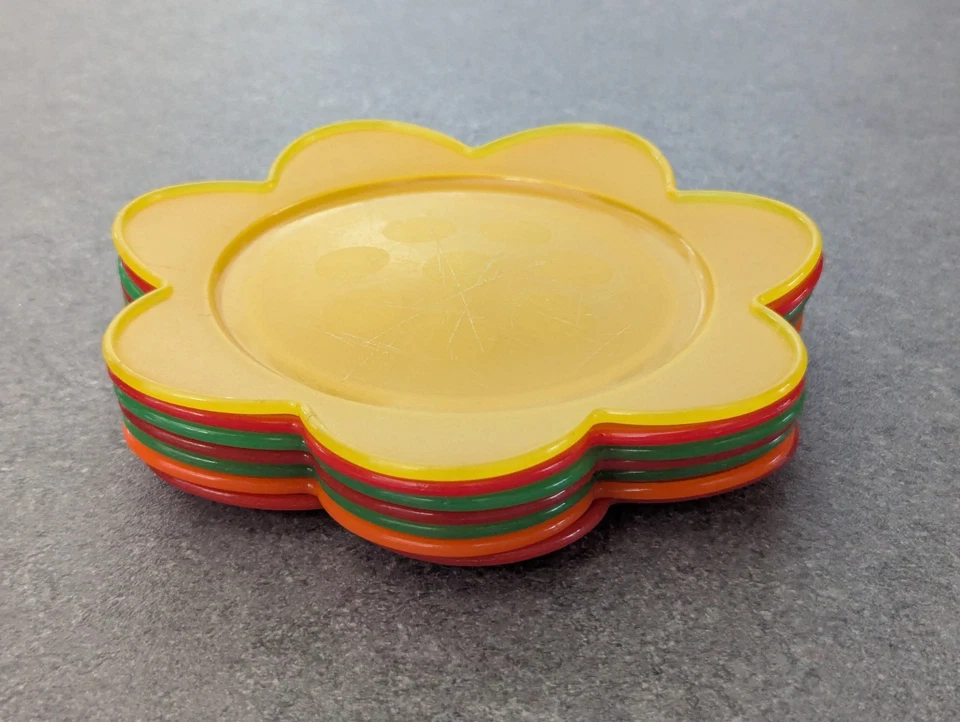 IKEA Saftig Flower Plastic Plates 20cm – Pack of 7 - Image 4 of 4