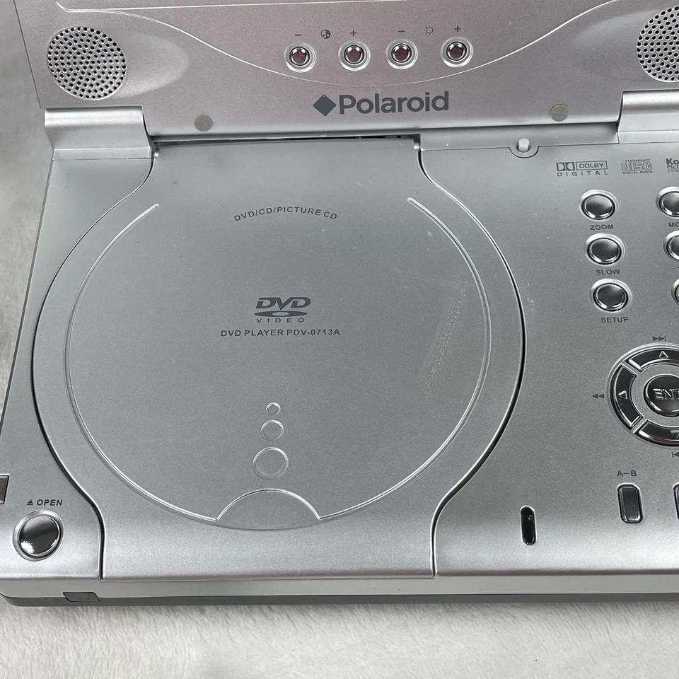 Paquete Reproductor de DVD Portátil Polaroid PDV-0713A con Estuche Adaptador Coche Probado Funciona Foto 2 de 4