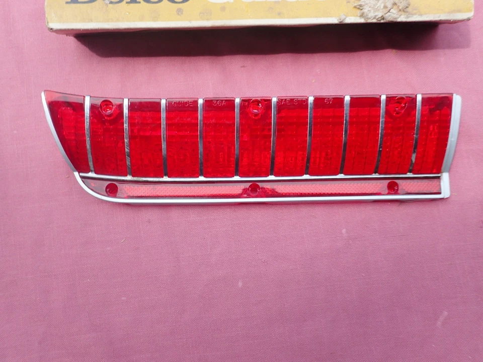 Oldsmobile 88 Delta Delmont 1967 lente de luz trasera inferior, izquierda, ¡nuevo! 5958427 Foto 2 de 4