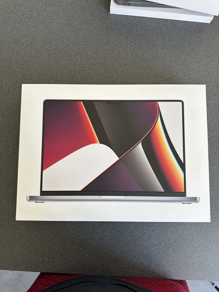 Apple MacBook Pro 16" M1 Pro · 16GB · 512GB, foto 1 di 3