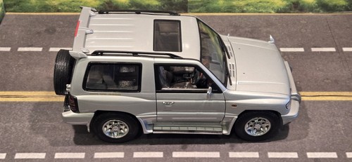 1/18 Autoart 1998 Mitsubishi Pajero Silver Diecast **READ** - Picture 13 of 21