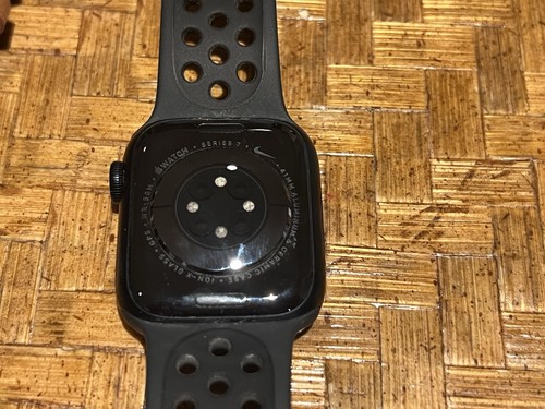 Apple Watch Series 7 41 mm minuit aluminium, anthracite/noir bracelet sport Nike - Photo 4 sur 5