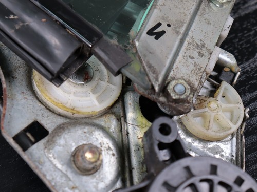 Elevalunas trasero izquierdo mercedes r170 slk con motor + cristal a1706700103 - Imagen 4 de 9