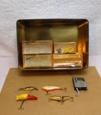 FISHING LURE TIN JAMES HEDDON & SONS - WITH MIXED LOT OF 5 LURE'S & MORE