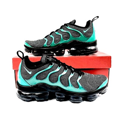 vapormax plus preto e verde
