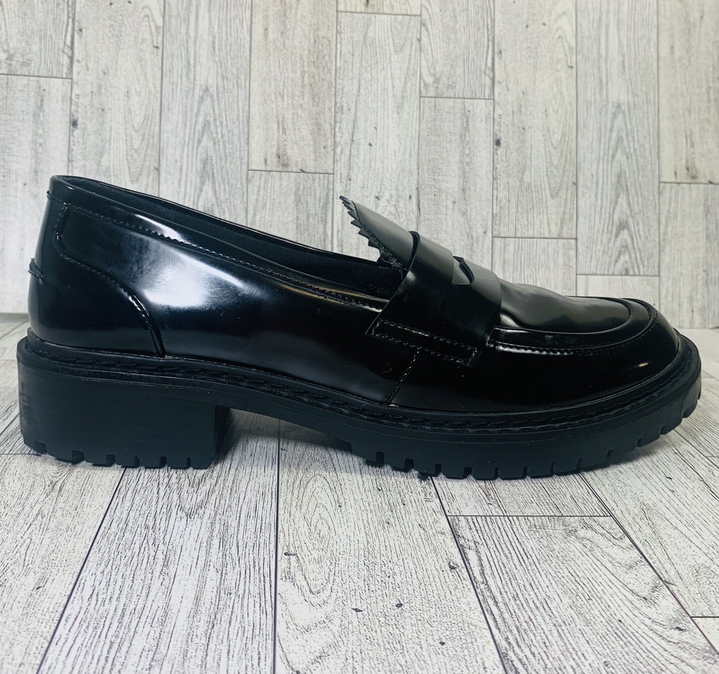 ShoeDazzle Chunky Lug Black Patent Loafers Size 8.5 Academia Platform