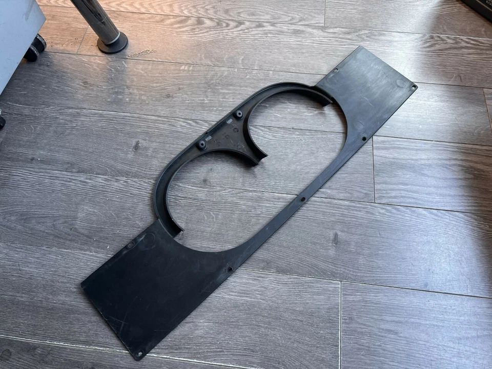 Tapicería de escape trasero Ford GT Foto 2 de 3