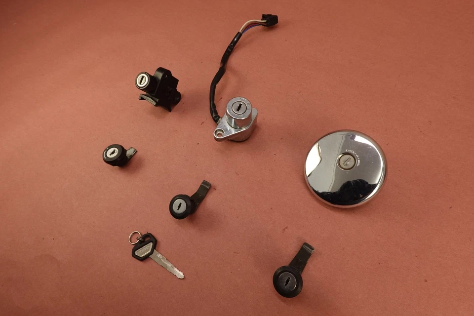 Крышка газовая для замка зажигания 1996-2008 KAWASAKI VULCAN 1500 VN1500L - Изображение 2 из 4