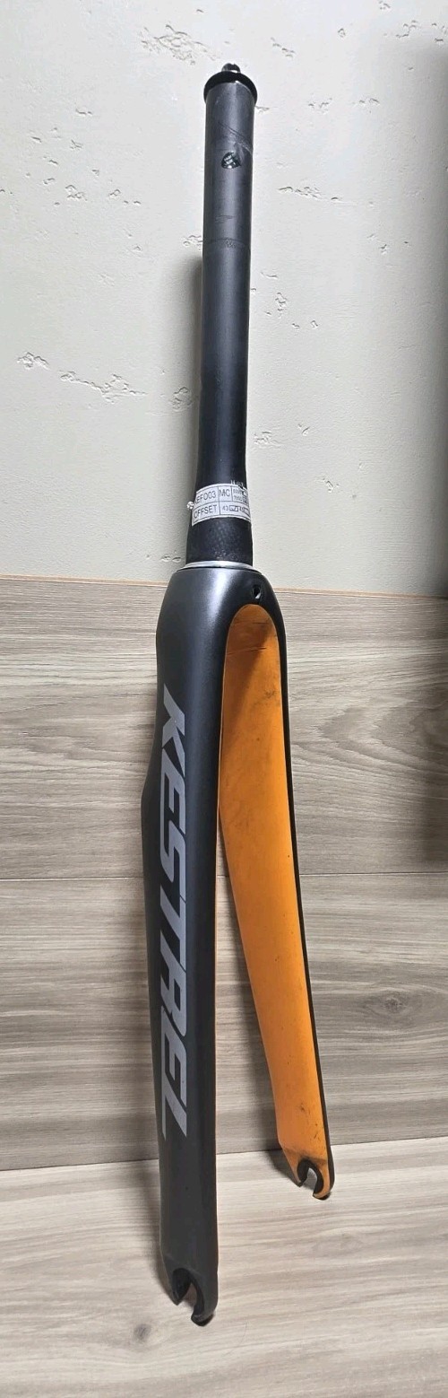 Kestrel Carbon Fiber Fork Tapered 1 1/8/-1 1/2 w/ TH Industries Sealed Bearings