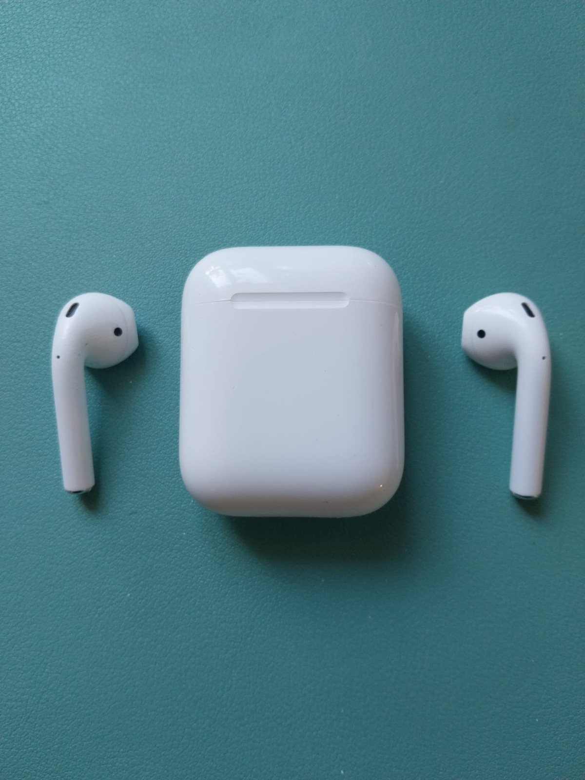 Apple AirPods 2nd Generation with Charging Case A2031 - White. NO charging cable