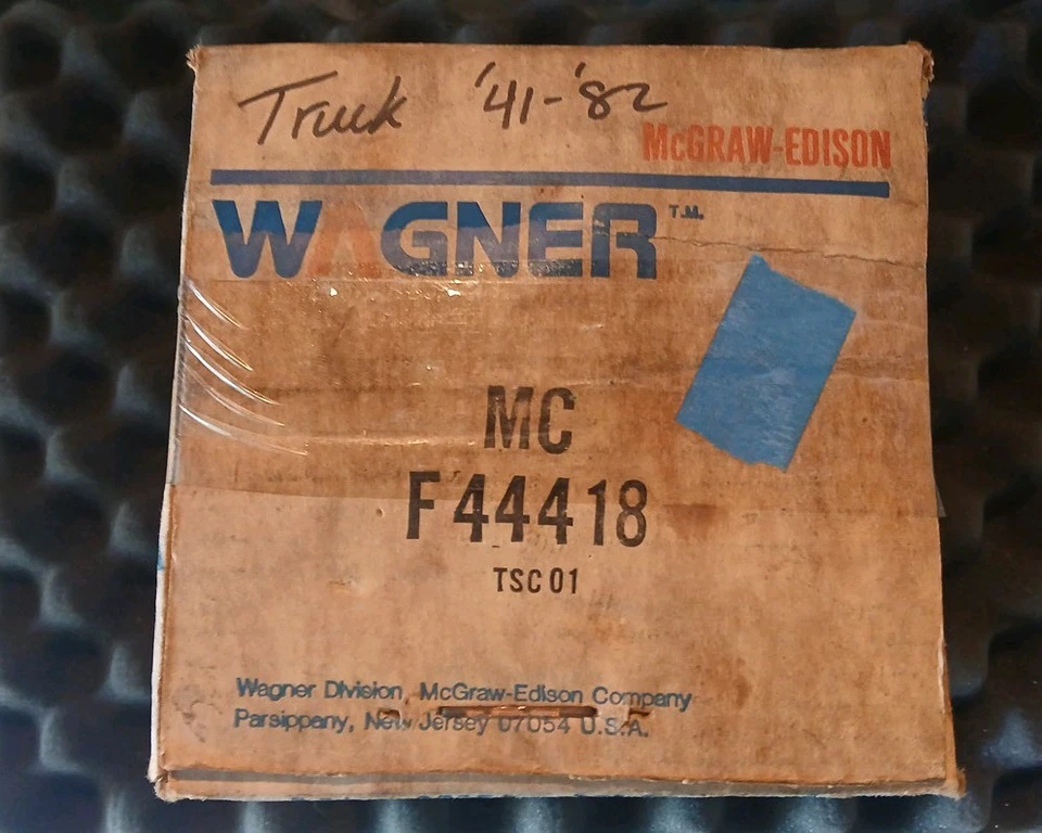 Cilindro maestro NOS OE - Wagner F44418 FE777 - 1941-82 - Ford / International Foto 2 de 4