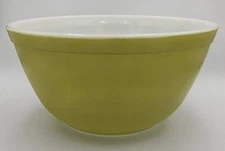 Pyrex Verde Avocado 2.5 Quart 403 Mixing Bowl 1967-1972