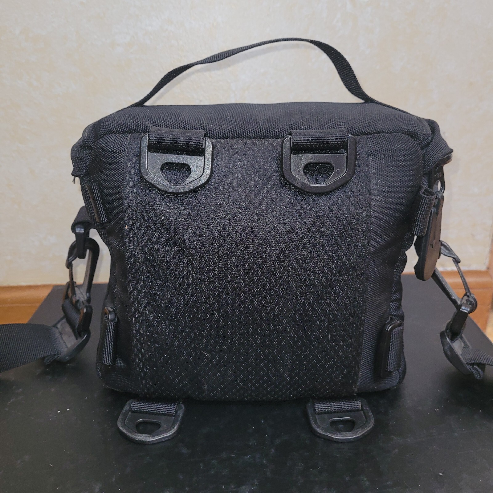 Sony Cybershot DSCH1 5.1 MP Digital Camera 12x Zoom w/ Cover, Memory