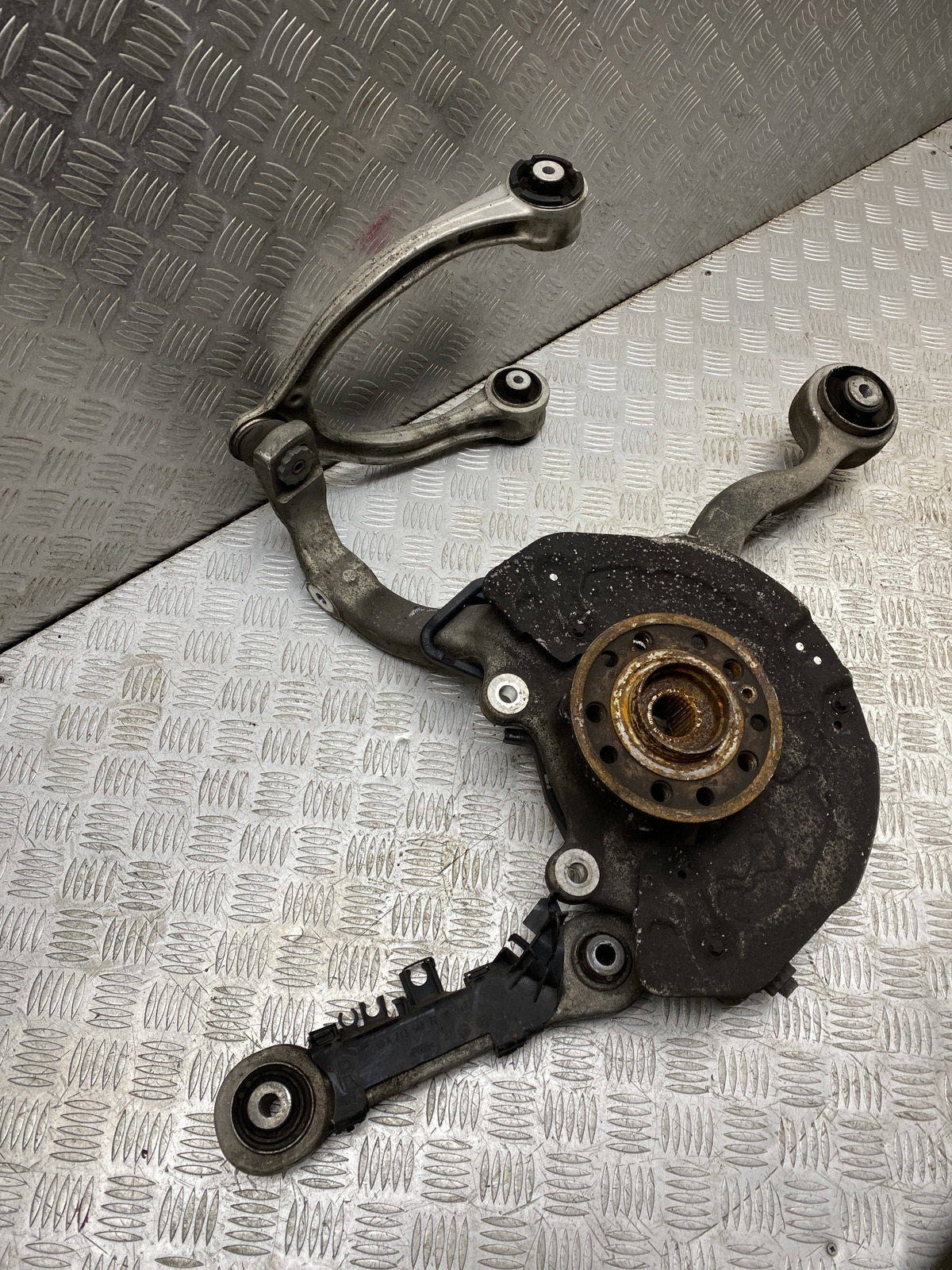 MERCEDES-BENZ CLS350d C257 Front Right Wheel Hub A2133325200 N240