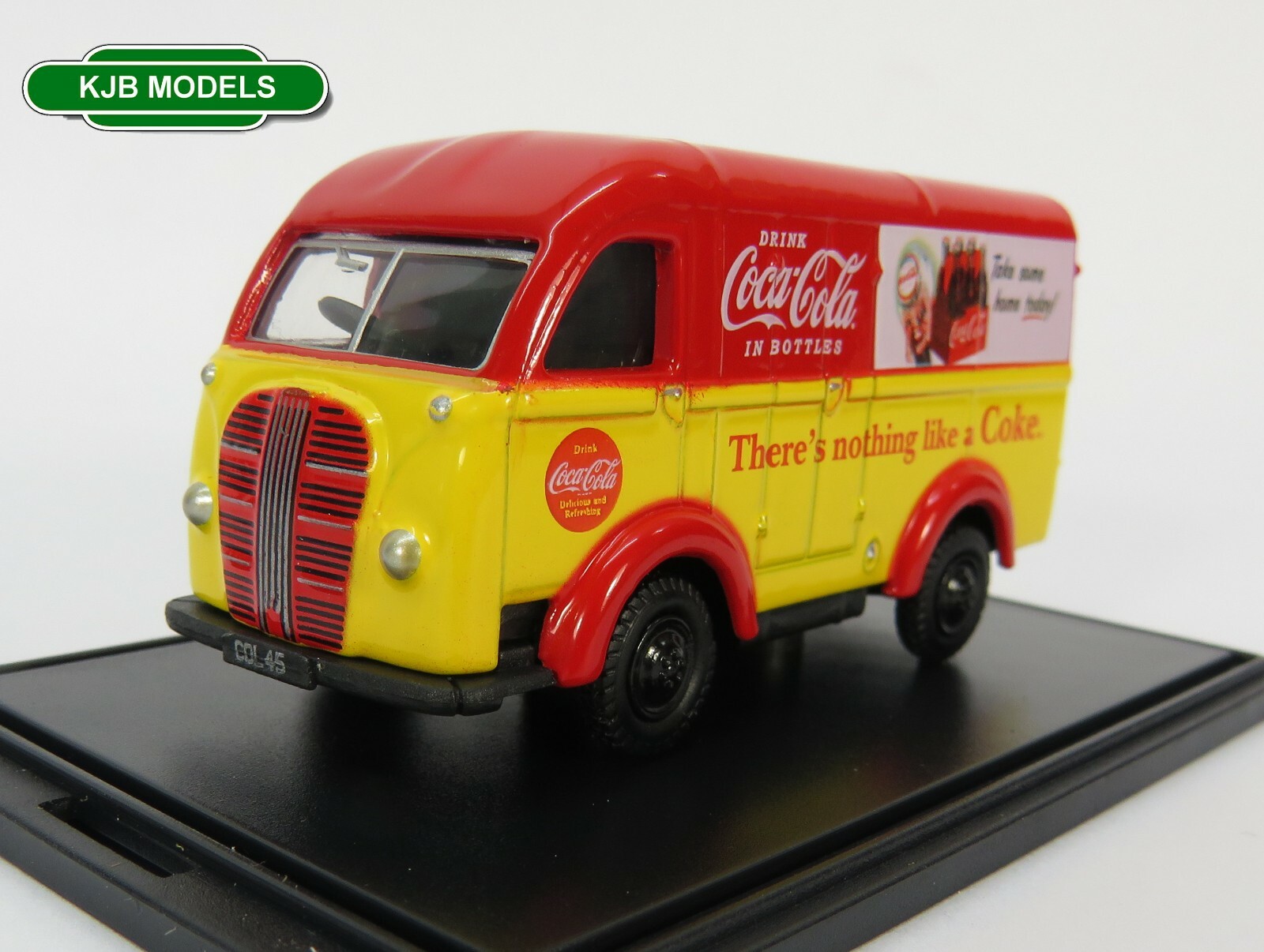 BNIB OO GAUGE OXFORD 1:76 76AK018CC Austin K8 Threeway Van Coca Cola