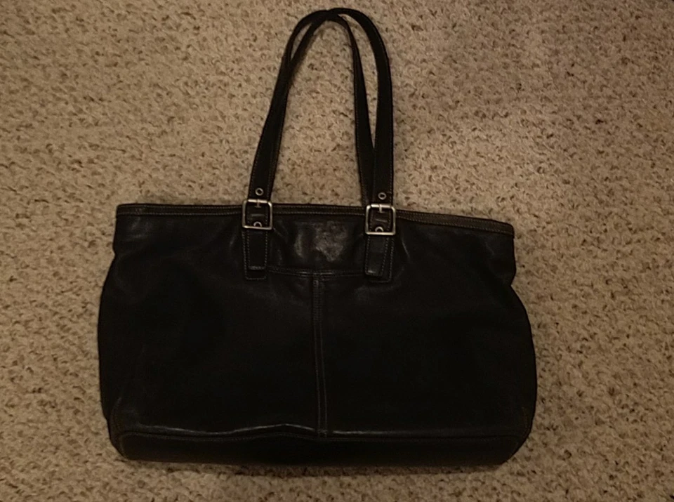 Bolso de hombro tipo hobo de cuero negro mediano grande COACH