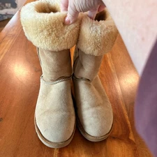 Minnetonka Women's Tan Shearling Style Boots Size 7