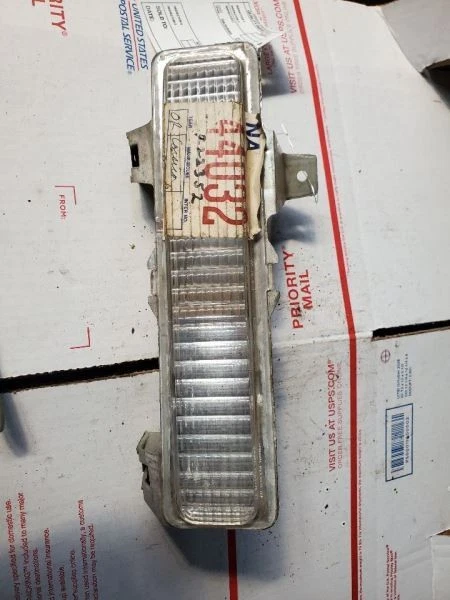 Passenger Corner/Park Light Park Lamp-turn Signal Fits 87-96 CORSICA 565962 - Image 2 of 2