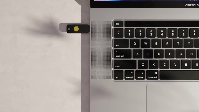 как выглядит NFC FIDO2 Security Key USB-C, Multi-Protocol 2FA, Waterproof, Passwordless Login фото