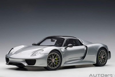 AUTOart Porsche 918 Spyder Weissach Package, GT Silver Metallic 1:12 12123