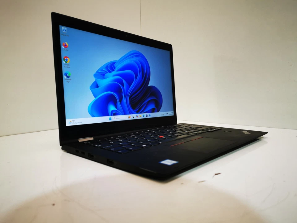 Lenovo X1 Yoga 2nd Gen 14" Laptop - 7th Gen i7/8GB RAM/256GB SSD -Minor Defect - Image 3 of 4