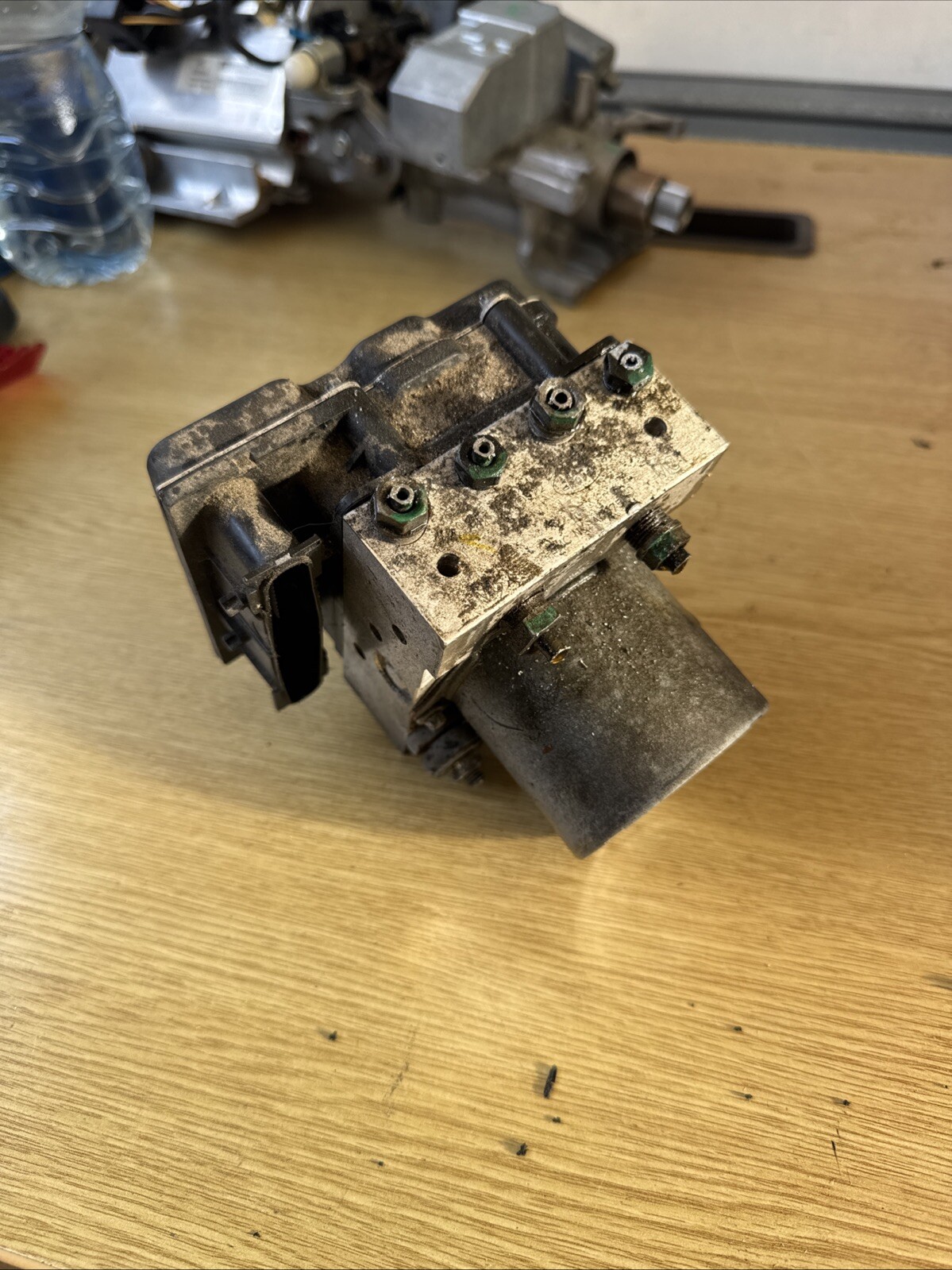 2005-2009 Land Rover Discovery 3 TDV6 ABS Pump Modulator Control Unit 2720