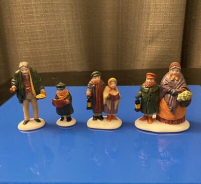 Dept 56 Carolers On The Doorstep