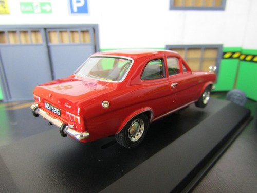 Modellino auto Vanguards scala 1/43 VA09500 - Ford Escort Mk1 - rosso drago - Foto 6 di 7