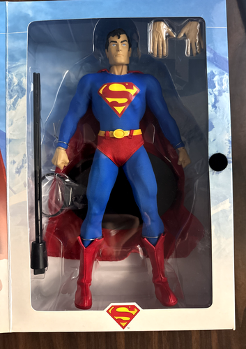 DC Direct Deluxe 13" Superman Classic Figure - Picture 3 of 9
