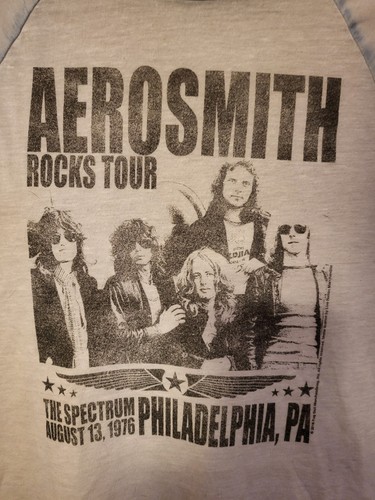 AEROSMITH Shirt Women's SMALL Short Sleeve Distressed 1976 Tour Graphics A1z - Picture 3 of 7