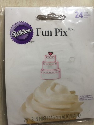 Neu Wilton Packung mit 24 lustigen Pix Kuchen Dekoration Plektren - 3 Ebenen Kuchen - 3'' hoch