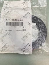 New Genuine Yamaha 1J7-25319-02 Seal, Hub, Dust