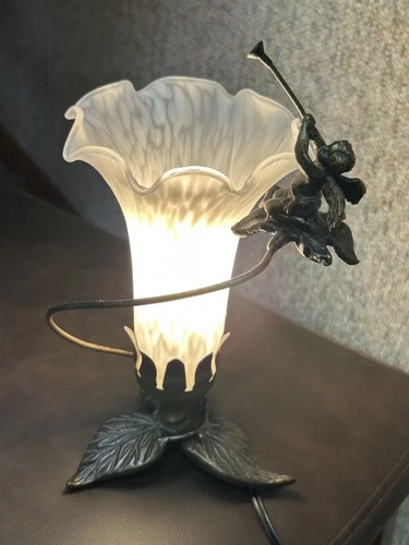 Vtg. Tiffany-style Bronze/White Hand-Blown Frosted Glass CHERUB LILY ACCENT LAMP