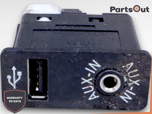 Genuine Used MINI - USB & AUX-IN Socket for R56 R55 R57 R58 F56 F55 - 9229246