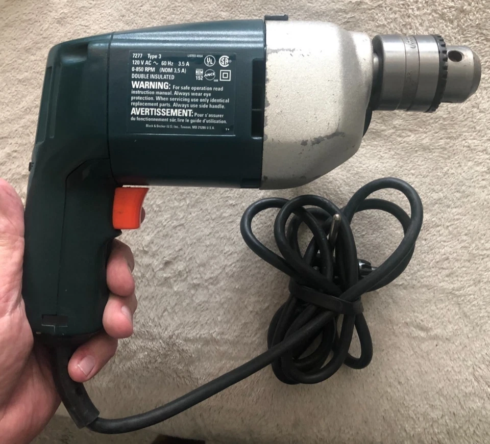 Black and Decker 1/2" Drill no. 7277 Type 3 Reversible Hammer W/ Handle & Key - Image 3 of 4