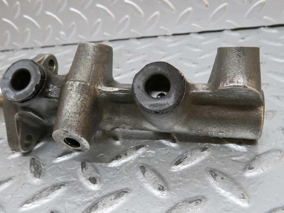 ⚙32139⚙ Mercedes-Benz W123 230E Brake Master Cylinder Bendix - Image 3 of 4