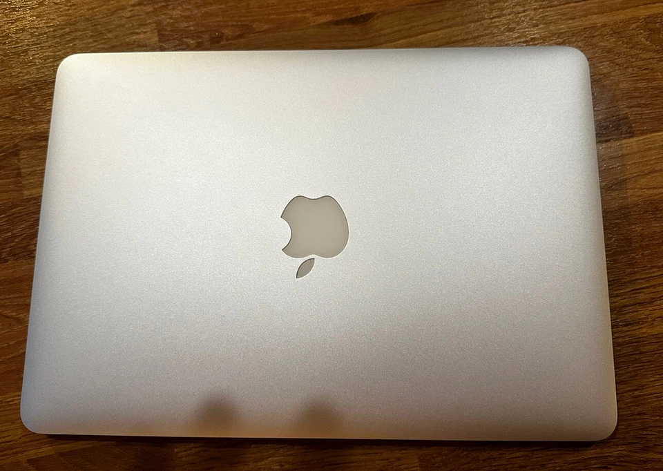 Apple MacBook Pro 13.3 128GB SSD, i5 5th Gen 2.7GHz, 8GB RAM Original Packaging. - Image 2 of 4