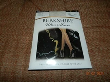 Berkshire Full Control Top Pantyhose Hosiery Womens Sandalfoot 4415 Ivory 2 plus