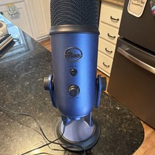 Blue Yeti USB Microphone 2743Y8E75, Mute Butt...