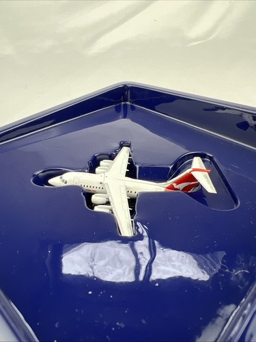 Gemini Jets 1:400 Qantaslink BAE-146/ri-85 (GJQFA787) Qantas Model Plane - Picture 5 of 11
